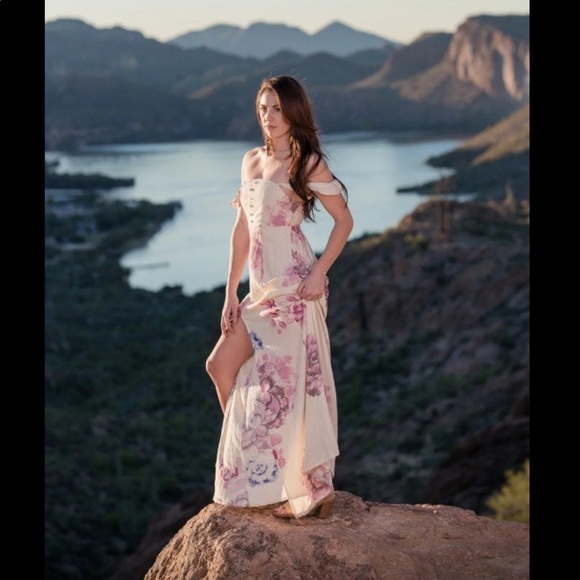 Hello Molly Dress - Picture 2 of 7